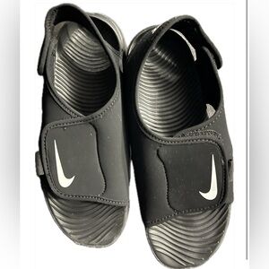 Used like new Nike Sunray Adjust Sandals Size 3Y